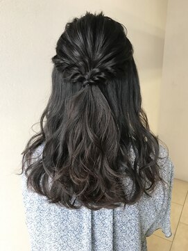 オウルヘアー(Owl hair) 波巻きハーフアレンジ