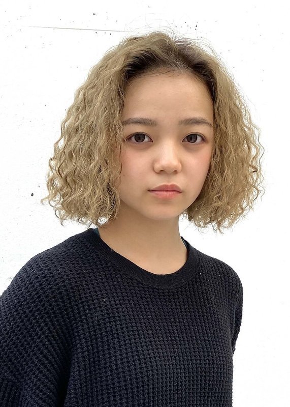 ラブ ロック Love' Lock ボブヘアのスパイラルパーマ・ブリーチ・グレージュ・