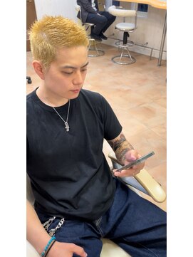 プロペラスタイル ヘアーメイク パンクスパイキー　イージーパーマ　スパイキーショート