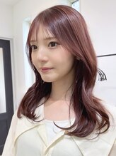 《幅広い世代に人気のレイヤーカットスタイル》お客様の魅力を引き出す、そのヘアデザインをご紹介致します