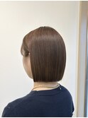 ぱつっとボブ×明るめベージュ