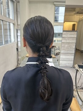 ヘアー アレス(hair ales) ローポニー 編み下ろし