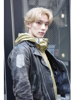 ブークル(boucle)&nbsp;ハイトーンセンターパートウルフ　ハイトーンショート