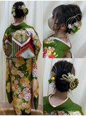可愛いシニオンヘア