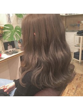 ラレイ(Lalei) *ベージュカラーマーメードアッシュ ロブ 辻幸奈