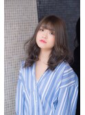 シースルーバングカジュアルミディ_ フォギーベージュ耳かけ
