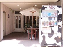 この自販機が目印の北千住ヘアサロン。お気軽にご予約下さい！