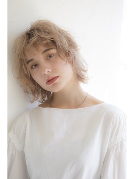 ミエル ヘア 新宿(miel hair) 〈mielhair新宿〉無造作　鎖骨ミディアム　ゴールドベージュ