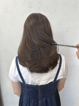 アット(at...) スモーキーグレージュ