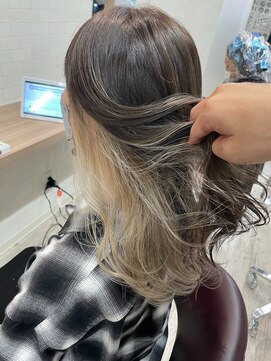 コワファースト長崎シャンプーボーイ 2nd(COIFF1RST 長崎 SHAMPOO BOY) インナーホワイトベージュ