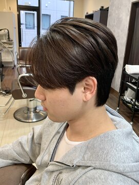 シオ ヘアー デザイン(Sio. hair design) 韓流センターパート 刈り上げなし 前下がり