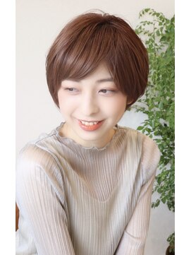 アイ(I.) 【 Ｉ. 】30代からの襟足すっきり前下がりショートボブ　川口