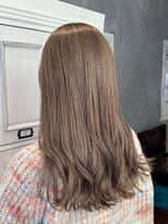 エスケープ トゥ ボナ(ESCAPE to bona.)&nbsp;大人カジュアルスタイル◎透明感グレージュロング/艶感