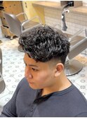 ショートハーパー　海外風　フェード　メンズパーマ