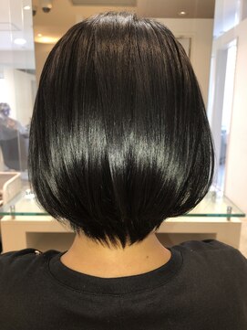 アドラシオン(Adoration) ライトグラデーションボブ