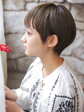 カライング(ing) 大人可愛い20代30代40代黒髪前下がりひし形小顔ボブ丸みショート