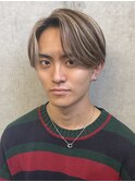 ハイライトカラー金髪センターパート
