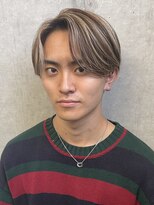 ハイライトカラー金髪センターパート