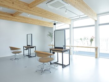 キラク(kiraku)の写真/ゆったり広々とした上質空間に2席のみ♪丁寧なカウンセリングと施術でリラックスできるサロンタイムを…