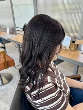 ストゥー(StueW.) 艶髪カット/カラー/ダークブラウン
