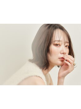 診断に基づくオーダーメイドの似合わせ設計。印象を操る最も大切なパーツに、科学とセンスでアプローチ。