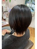 ツヤ感ダークカラー×丸みショート