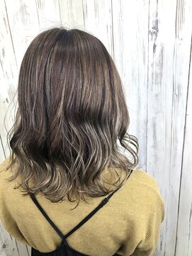 アンダーバーホワイト 南海難波店(_WHITE) highlight color