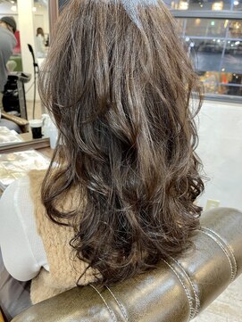 マリアバイアフロート(Maria by AFLOAT) 【重山】ホワイトグレージュコンマヘアネビージュボブウルフ