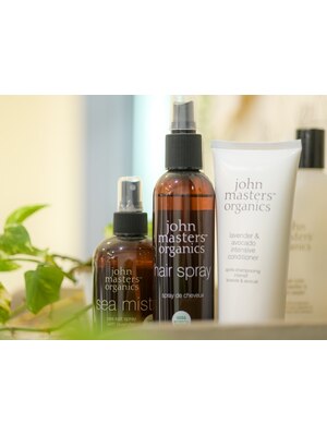 オーガニックでナチュラルな原料を使用している「john masters organics」で髪本来の美しさを引き出します