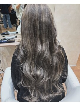 アヴァンス アリオ鳳店(AVANCE) グレージュハイライト