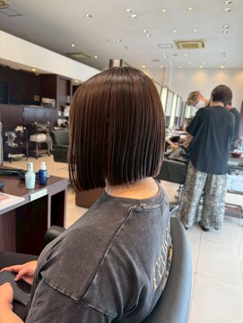 アクセスムーン 龍ヶ崎店(Access Moon) 首元スッキリ前下がりボブスタイル