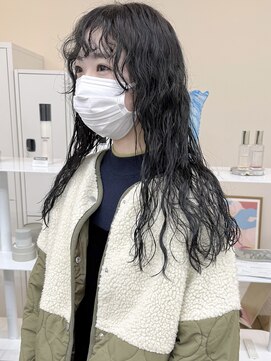 ブリーチパーマのロングパーマ×オリーブグレー