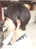 頭の形が綺麗に見えるショートスタイル