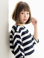 似合わせカットベージュカラー切りっぱなしボブひし形シルエット