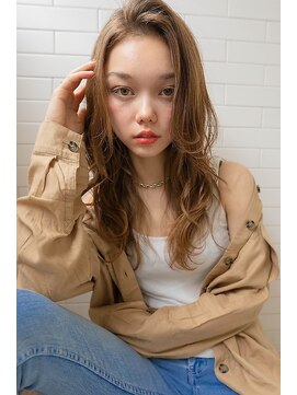 クラン(clan) 毛先パーマフォギーベージュ耳かけ