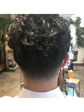 ナンバー ユアイロ 川崎(N° uairo) 爽やかツーブロック刈り上げ束感アップバング