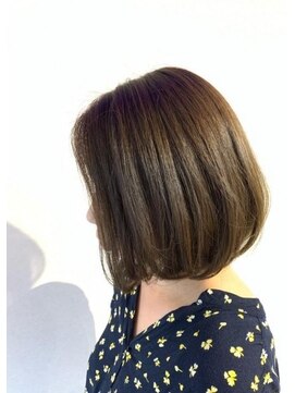 ミシュタ(mishuTA) 緩やか前下がりボブ