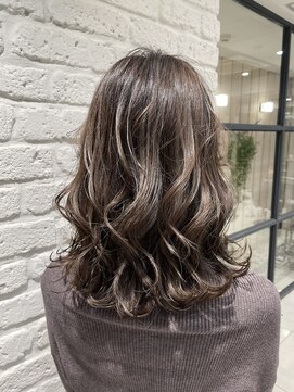 グロー(glow) 外国人風ミルクティーアッシュグレージュ×ソフトウルフ