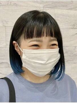 コクア オン(KOKUA ON) 裾カラーにブルーとブラックをバランスよく