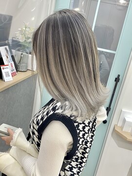 ラヴィエール(LAVIERE by R-EVOLUT) ハイライト/ケアブリーチ/レイヤーカット/髪質改善【柏/柏駅】