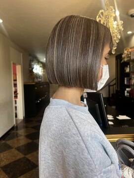 アイディー  高知(id) -高知 id-【白髪ぼかし】扱いやすい切りっぱなしボブ