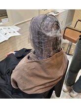 カラー施術（髪質に合わせた均一アプローチ）