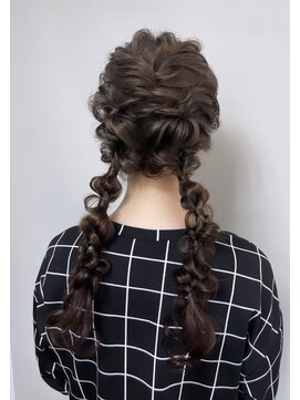 ヘアー アレス(hair ales) ●ツインロースタイル ゆるふわ編み下ろしアレンジ