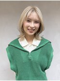 ハイトーンウルフ/くびれミディ/外ハネ/金髪/顔まわりレイヤー