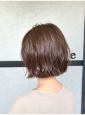 ミディアム外はねボブ