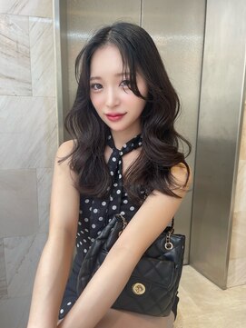 リリー(Lilley) ナチュラルブラック×小顔レイヤー×韓国風巻き×髪質改善