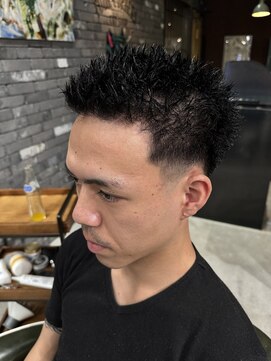 フォーコーナーズカットショップスリーセント 栄(FourCornersCutShop 3/cent) スパイキーショート/イージードリル