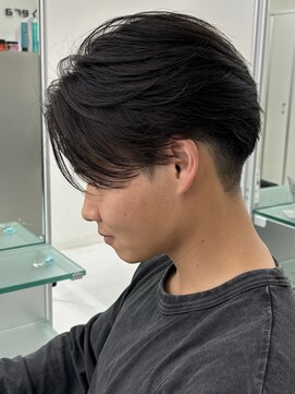 イーラ 2d(era) センターパート　刈り上げ　マッシュ　メンズ　眉毛　フェード