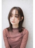 前髪長めで魅せる大人っぽミディ