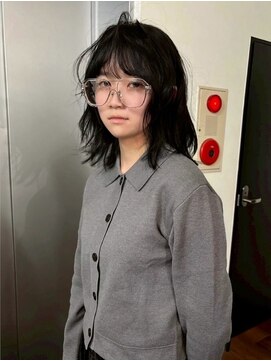 スリット(slit) 透けるシェアーブラック×無造作ミディ